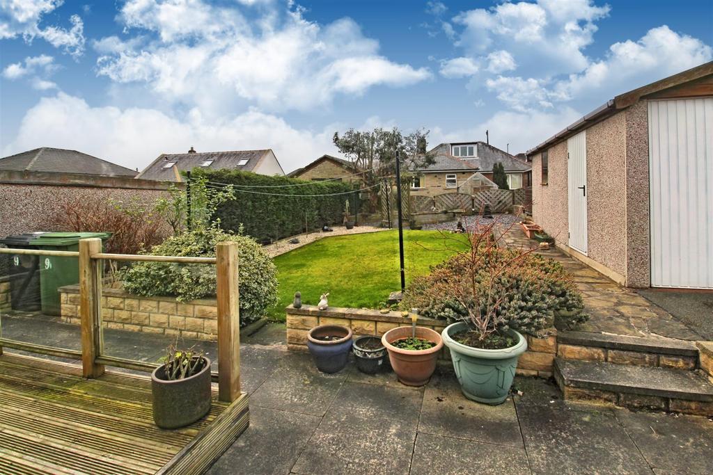 Oak Avenue, Meltham, Holmfirth, HD9 5PN 2 bed detached bungalow £250,000