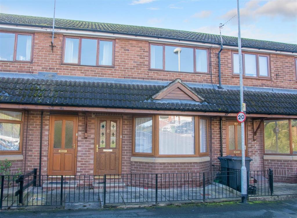 The Gills, Otley, Leeds 2 bed apartment £650 pcm (£150 pw)