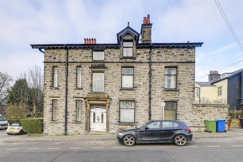 Grange Crescent, Rawtenstall, Rossendale 6 bed end of terrace house £