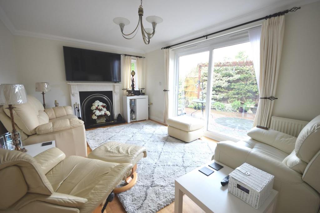 Immaculately present Dunkirk Avenue, Desborough, Kettering 4 bed