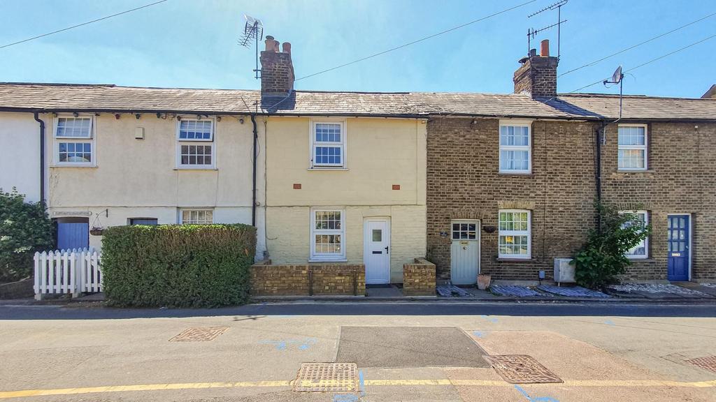 Port Vale, Hertford 2 bed terraced house £1,400 pcm (£323 pw)