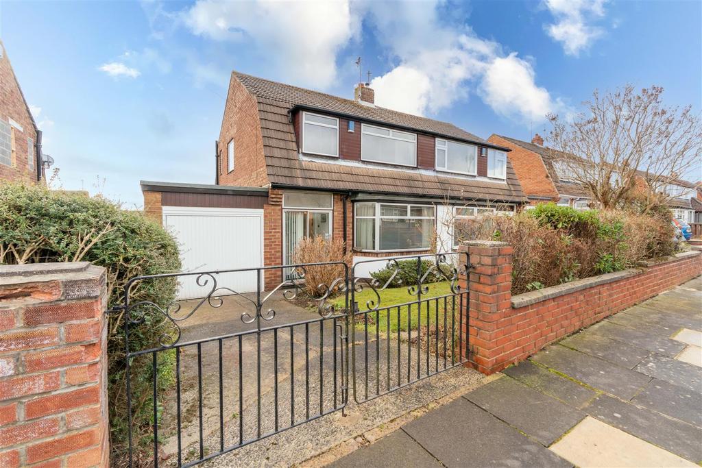 Caldwell Road, Red House Farm NE3 3 bed semidetached house £170,000