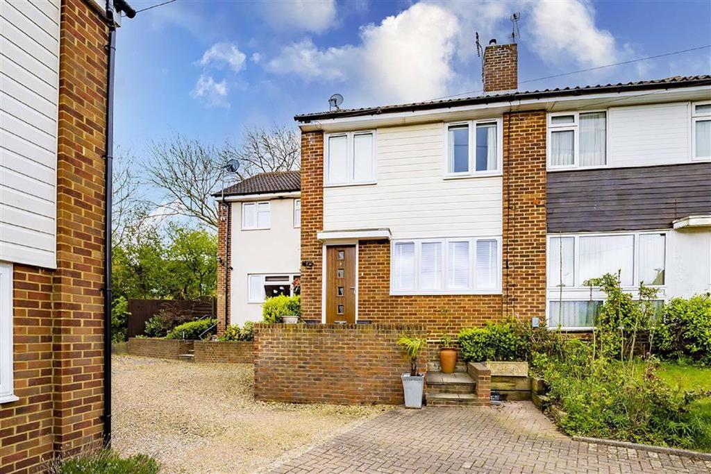 Chiltern Road, St Albans, Hertfordshire 3 bed terraced house £1,900