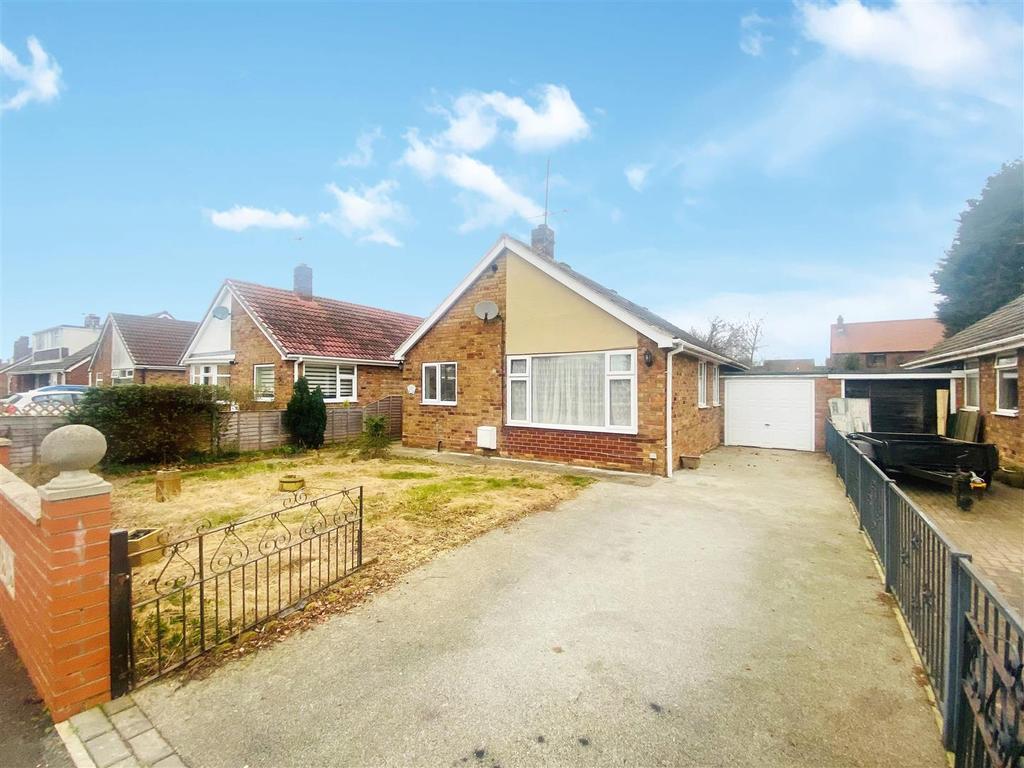 Chestnut Drive, Gilberdyke, Brough 2 bed detached bungalow £190,000