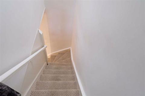 2 Field View Grove, Barry, CF63 1EB