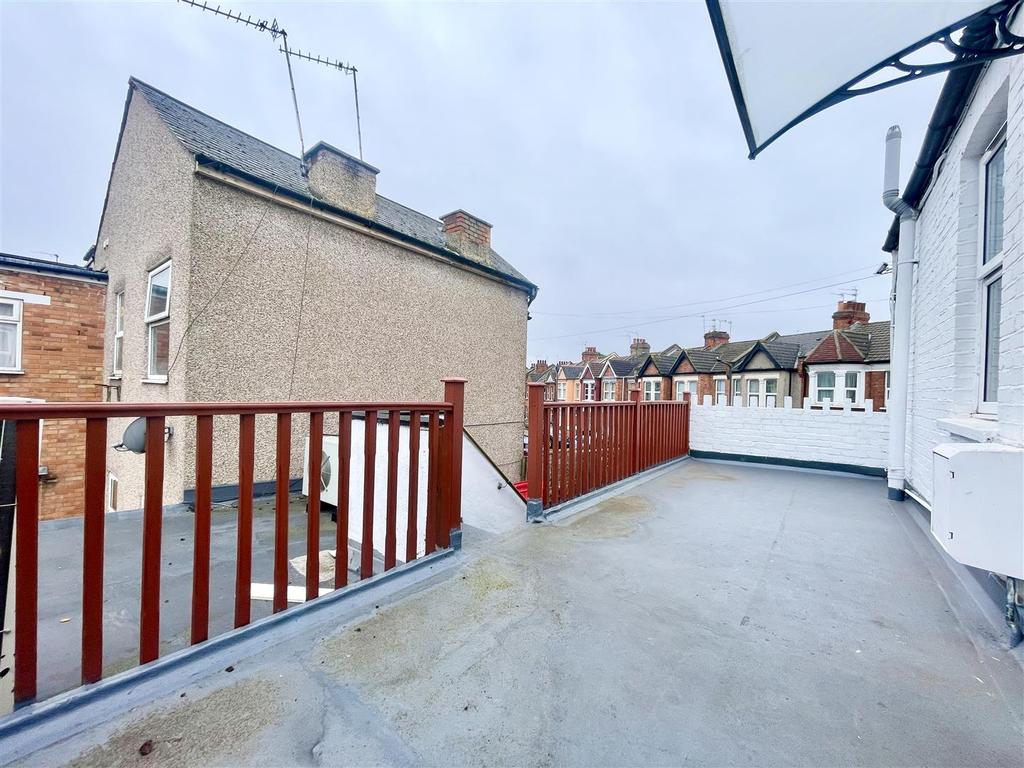 Chapter Road, Dollis Hill 2 bed flat £1,500 pcm (£346 pw)