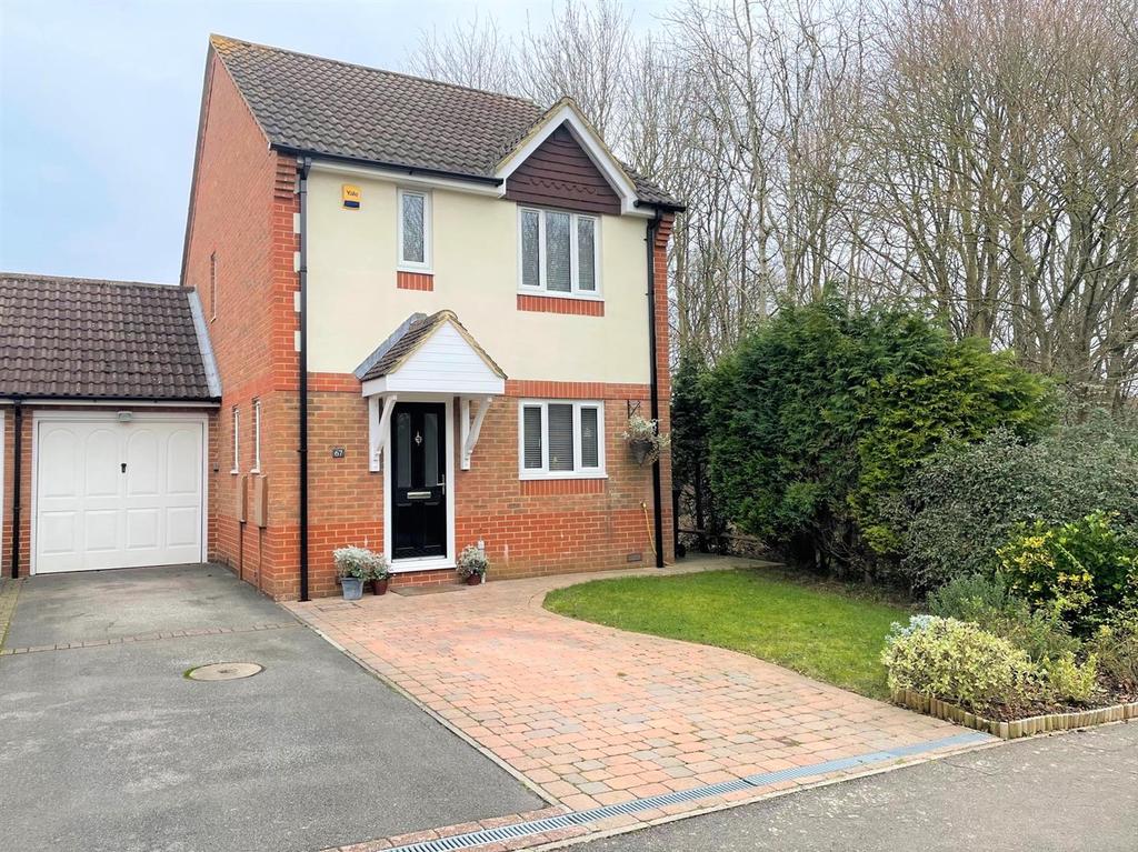Saxby Road, Burgess Hill 3 bed detached house £450,000
