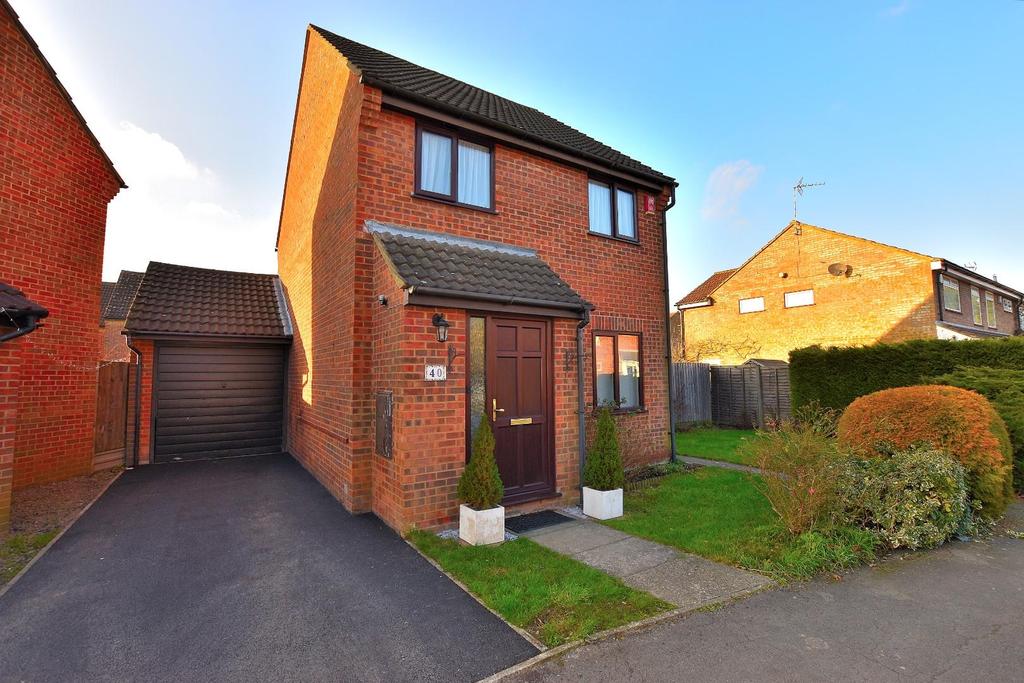Long Croft, Takeley 3 bed detached house £1,395 pcm (£322 pw)