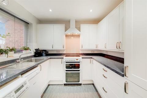 9 Claymore Close, Morden, SM4 5PS