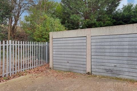 9 Claymore Close, Morden, SM4 5PS