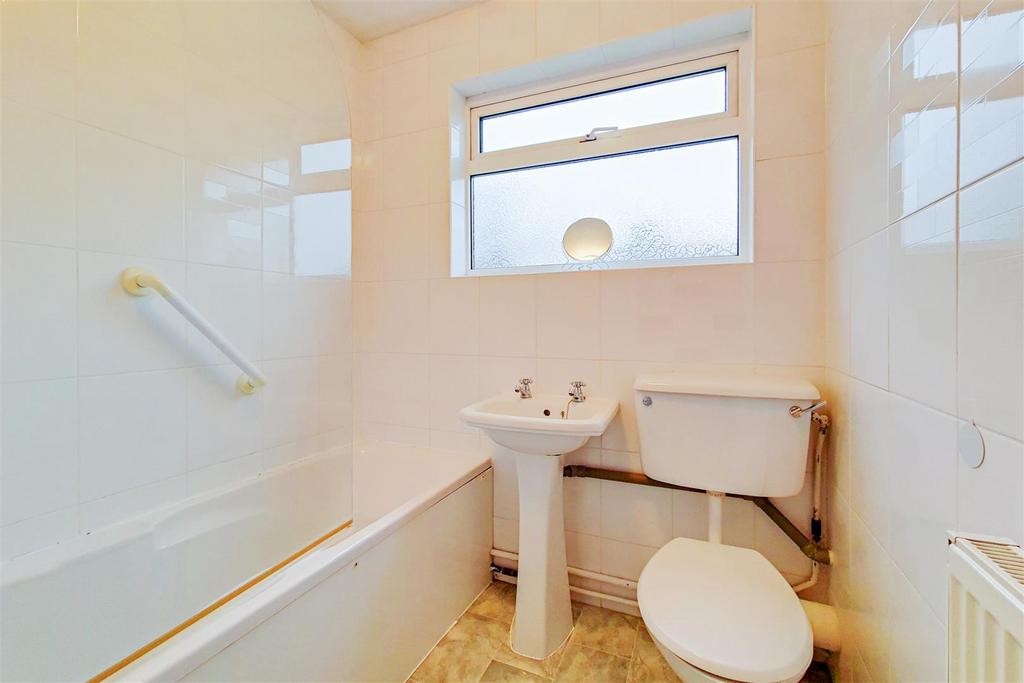 11 Bathroom-0.jpg
