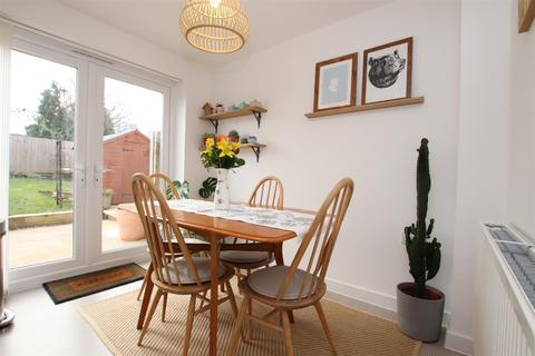 10 Beech Road, Cranbrook, Exeter, EX5 7FU