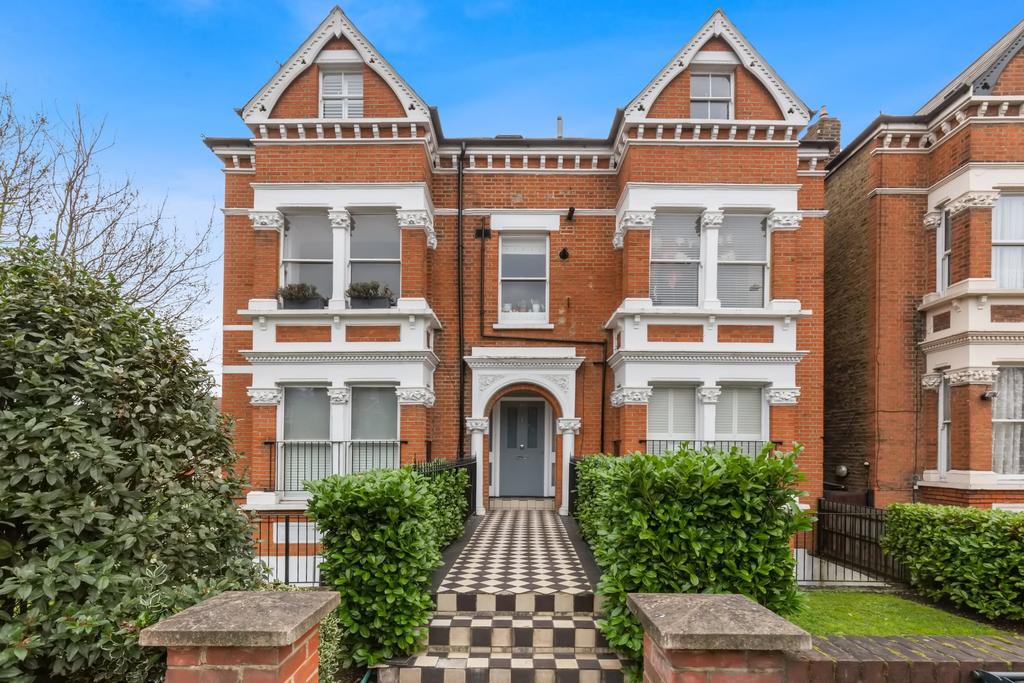 Thurlow Park Road, Dulwich, SE21 2 bed flat £1,694 pcm (£391 pw)