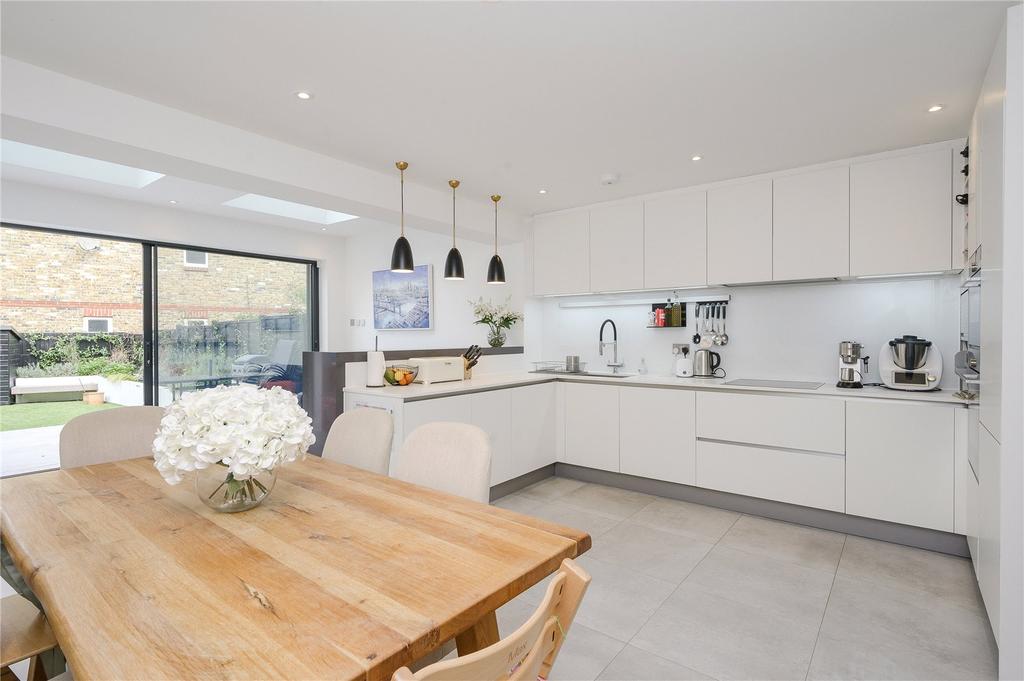 Chivenor Grove, Royal Park Gate, Kingston upon Thames, KT2 4 bed house