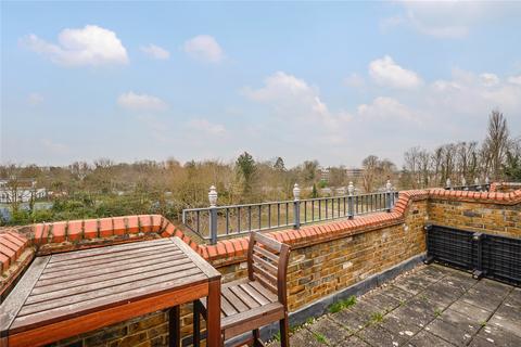 17 Chivenor Grove, Kingston Upon Thames, KT2 5GE