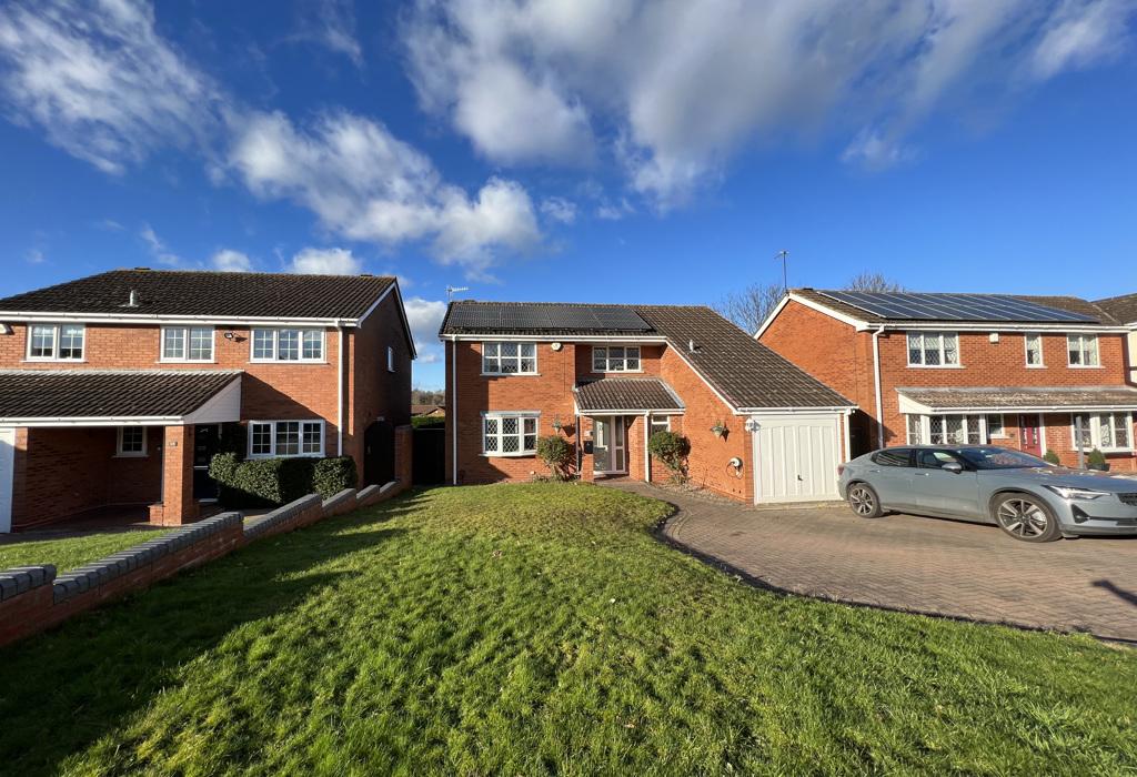 Kirkstone Way, Brierley Hill, West Midlands 4 bed detached house £