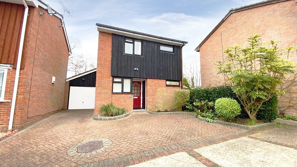 Greenham Wood, Bracknell, Berkshire... 3 bed detached house £480,000