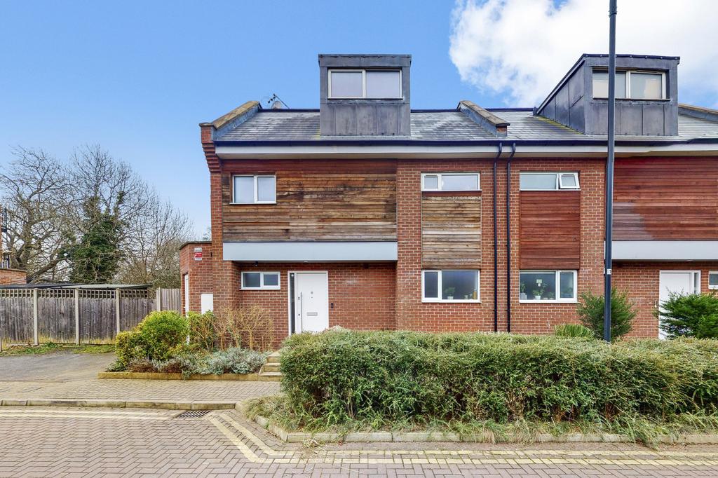 Waterside Close, Wembley, Middlesex HA9