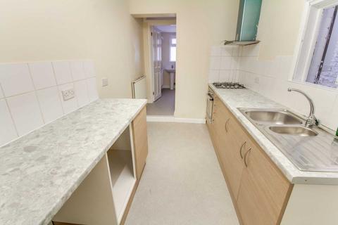 12 Brighton Road, Reading, RG6 1PS