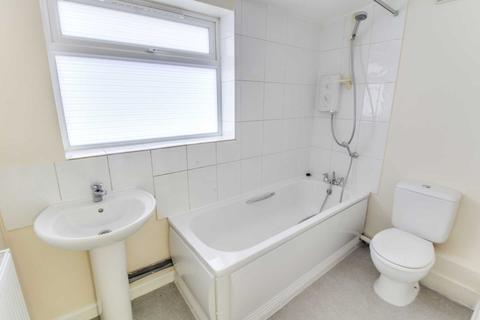 12 Brighton Road, Reading, RG6 1PS