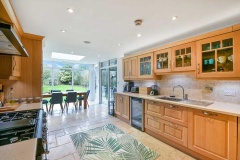10 Dulwich Common, London, SE21 7EX