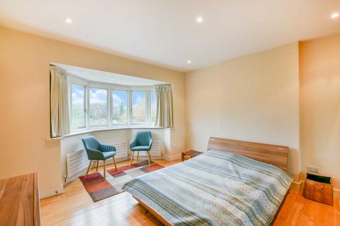 10 Dulwich Common, London, SE21 7EX
