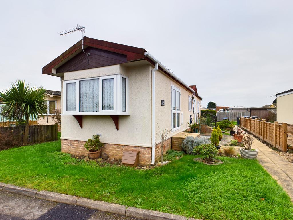 Abbey Place, Penton Park, Chertsey... 2 bed park home £140,000