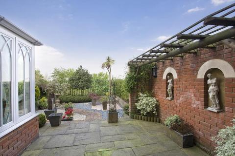 11 Pinel Close, Virginia Water, GU25 4SP
