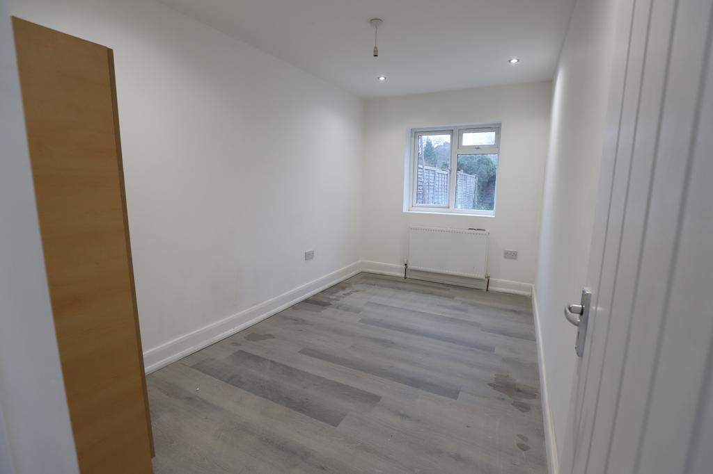 Mildenhall Road, Slough, Berkshire, SL1 4 bed terraced house £430,000
