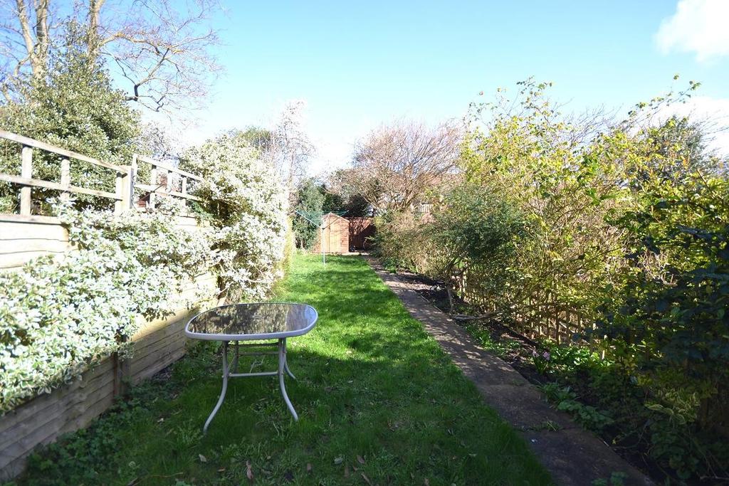 Hampden Road, Caversham, Reading 2 bed terraced house £1,350 pcm (£