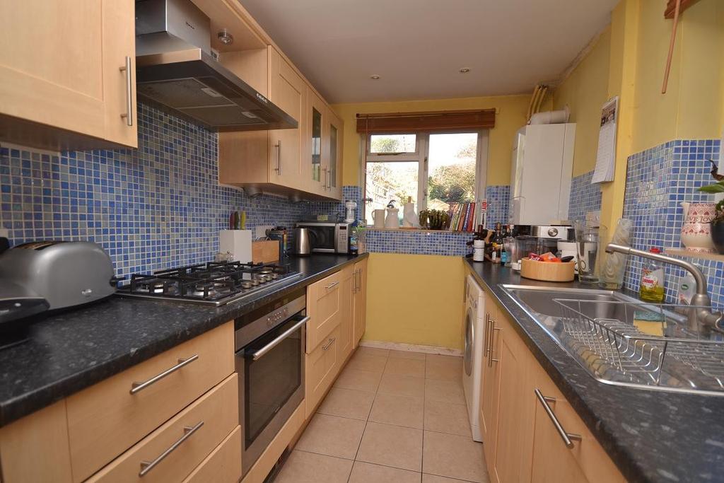 Hampden Road, Caversham, Reading 2 bed terraced house £1,350 pcm (£