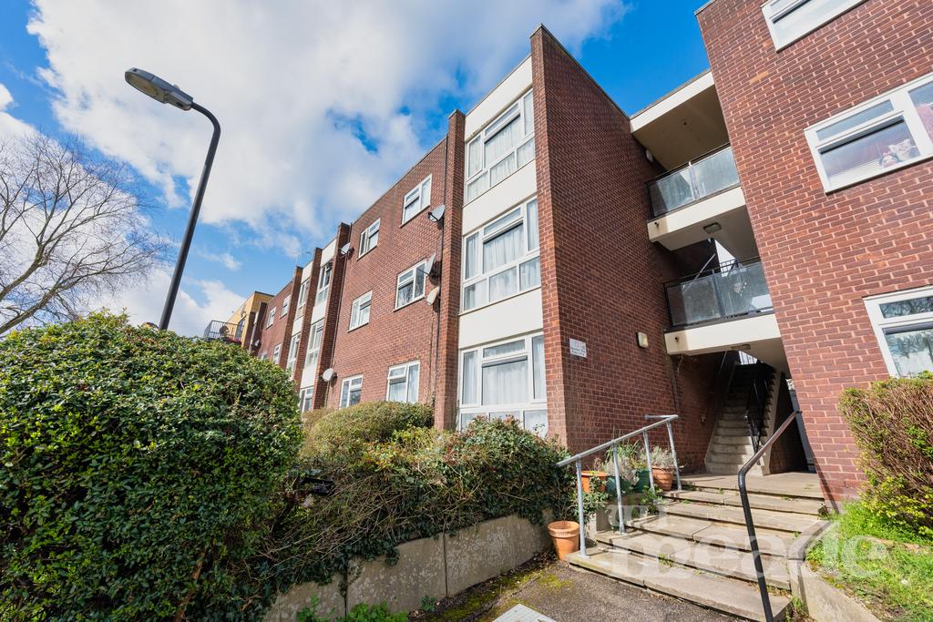 Beresford Road, North Chingford, E4 1 bed flat for sale £265,000