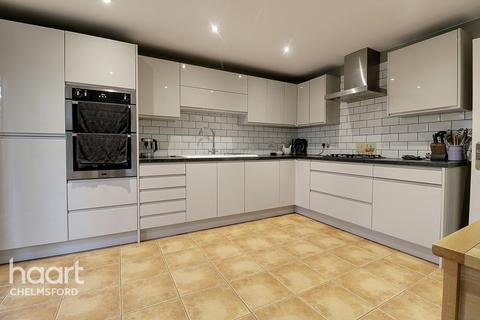 25 Bryant Link, Springfield, Chelmsford, CM2 6GZ