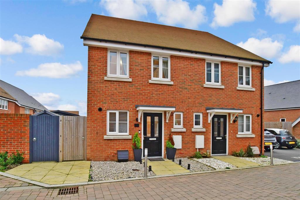 Orchard Crescent, Faygate, Horsham... 2 bed semi-detached house - £365,000