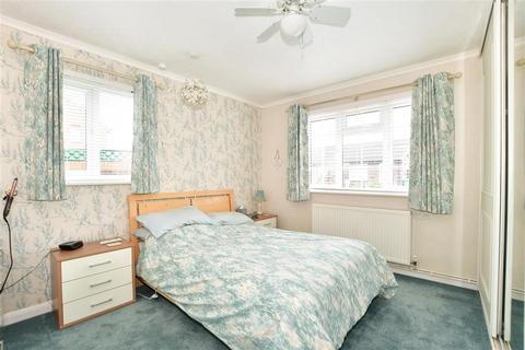 15 Capstan Drive, Littlehampton, BN17 6RW
