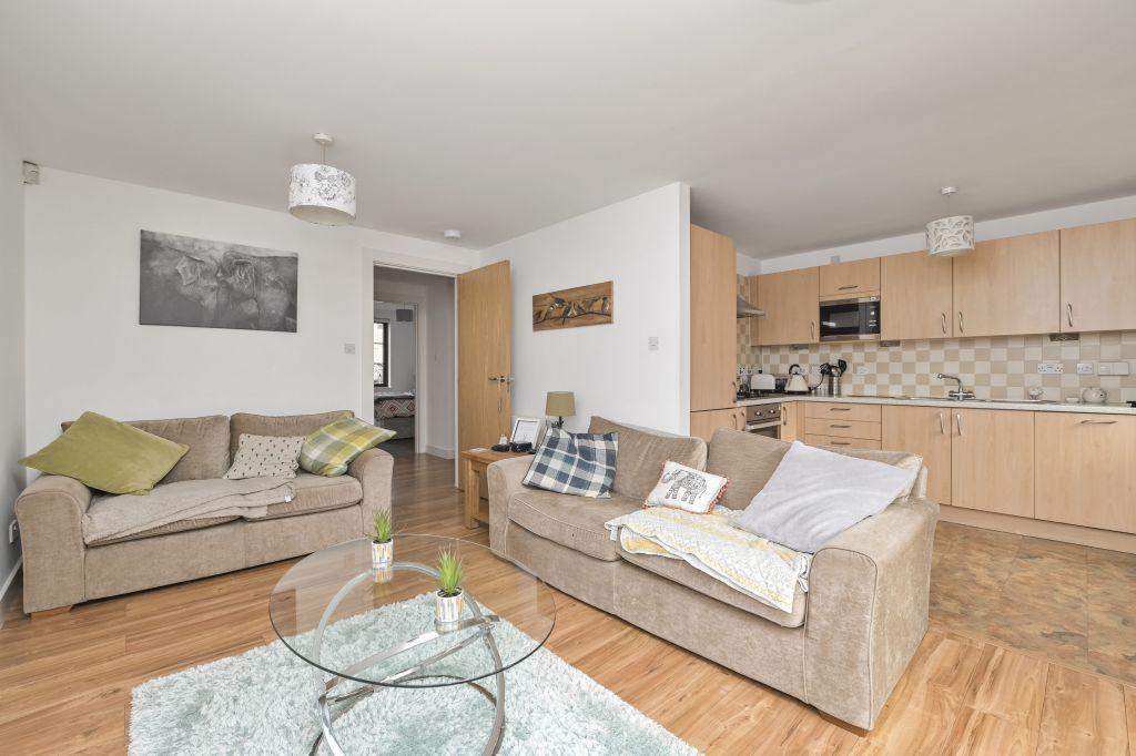 69 Esk Bridge, PENICUIK, EH26 8QR 2 bed ground floor flat £165,000