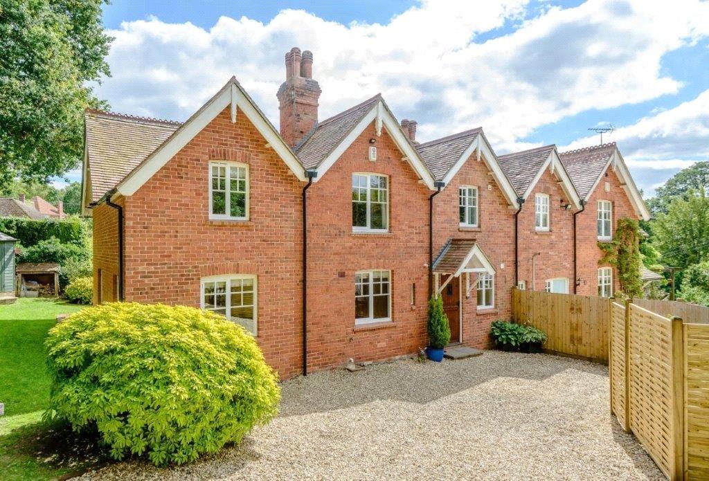 Newtown Common, Newbury, RG20 4 bed semidetached house £2,000 pcm (£