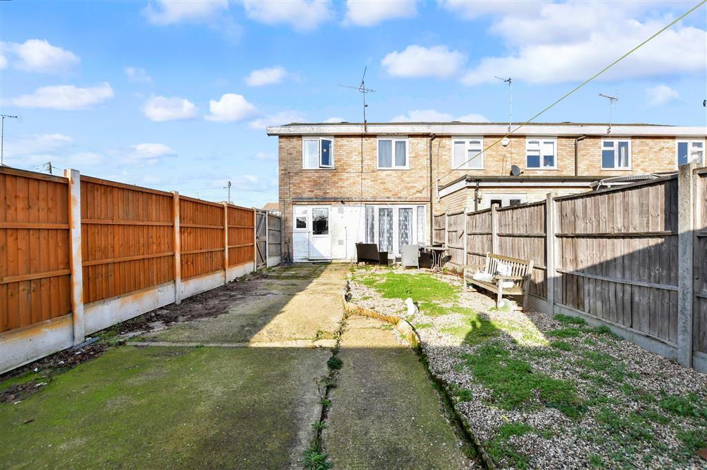 Park Drive, Wickford, Essex 3 bed end of terrace house