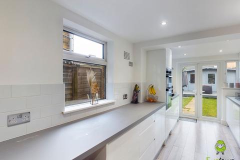 63 Ethronvi Road, Bexleyheath, DA7 4AU