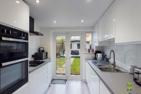 63 Ethronvi Road, Bexleyheath, DA7 4AU