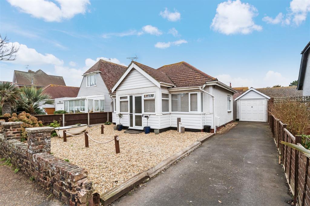 Elmer Road, Elmer, Bognor Regis, PO22 2 bed detached bungalow £435,000