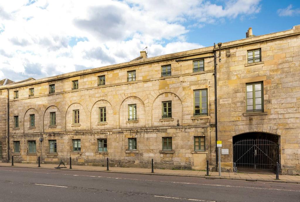 100/14 Great Junction Street, Leith, EH6 5LD 2 bed flat £245,000