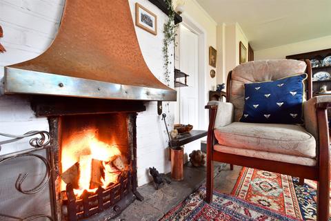 Pippins Rowly Drive, Cranleigh, GU6 8PL