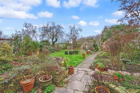 Pippins Rowly Drive, Cranleigh, GU6 8PL