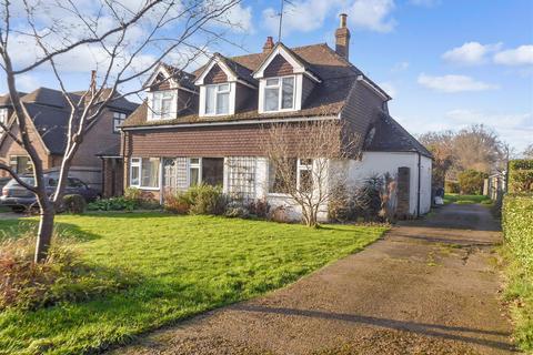 Pippins Rowly Drive, Cranleigh, GU6 8PL