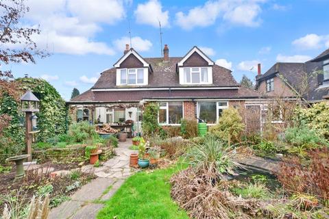 Pippins Rowly Drive, Cranleigh, GU6 8PL