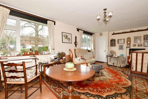 Pippins Rowly Drive, Cranleigh, GU6 8PL