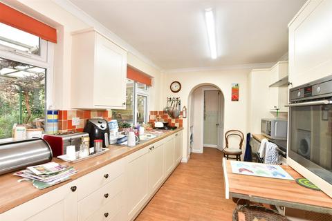 Pippins Rowly Drive, Cranleigh, GU6 8PL