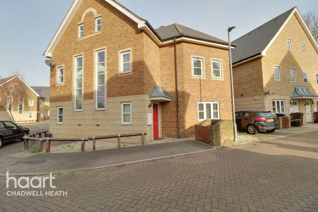 Simmons Drive, Dagenham 3 bed semidetached house £400,000