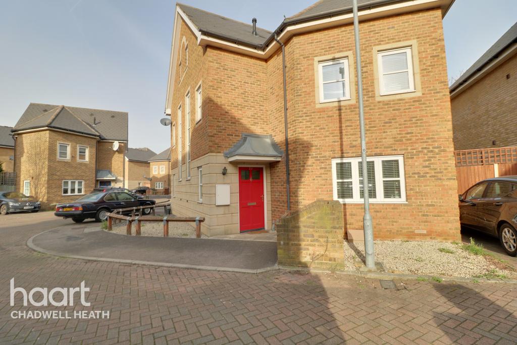 Simmons Drive, Dagenham 3 bed semidetached house £400,000